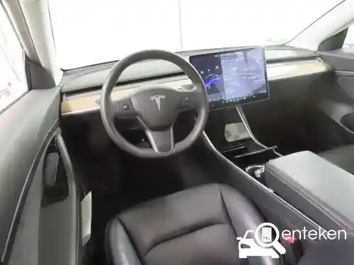 Tesla Model 3 Standard Range Plus 2020