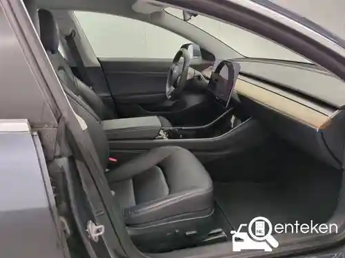 Tesla Model 3 Standard Range Plus 2020