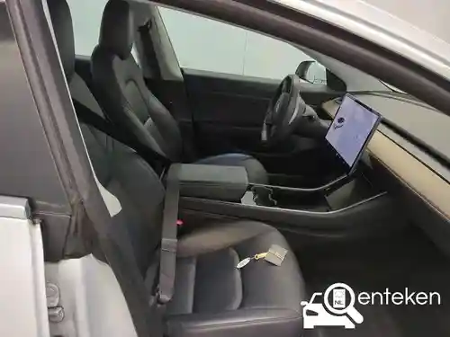 Tesla Model 3 Standard Range Plus 2020