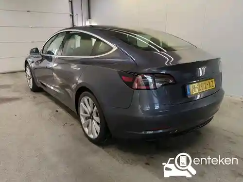 Tesla Model 3 Standard Range Plus 2020