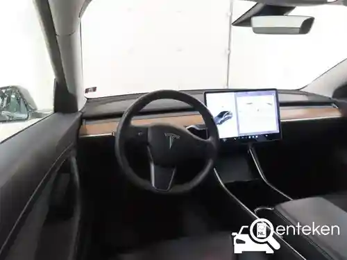 Tesla Model 3 Standard Range Plus 2020