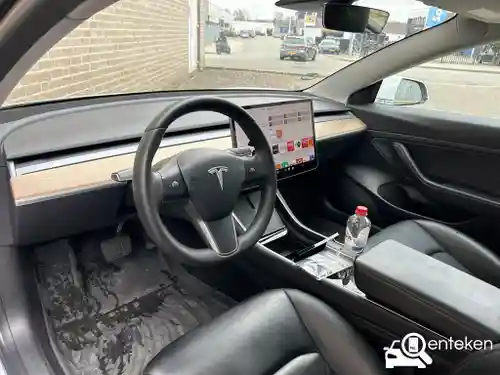 Tesla Model 3 Standard Range Plus 2020
