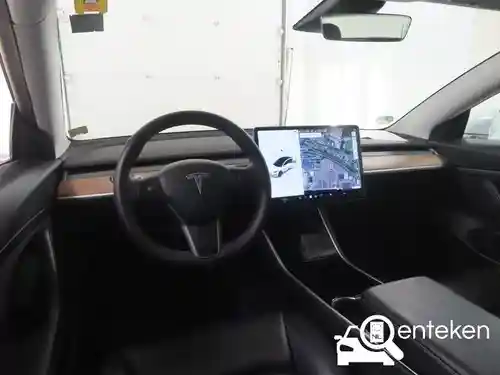 Tesla Model 3 Standard Range Plus 2020