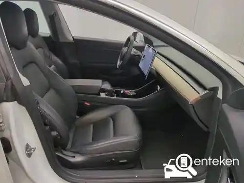 Tesla Model 3 Standard Range Plus 2020