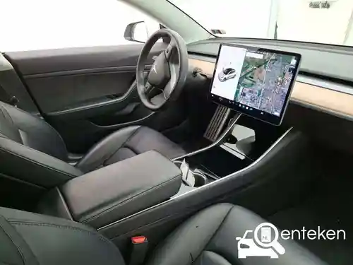 Tesla Model 3 Standard Range Plus 2020