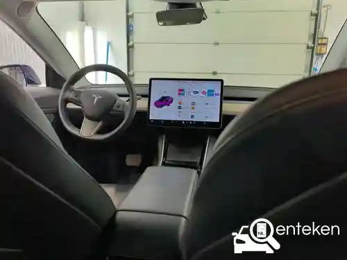 Tesla Model 3 Standard Range Plus 2020