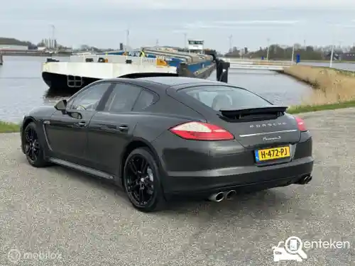 Porsche Panamera 4 2012