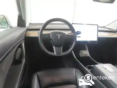 Tesla Model 3 Standard Range Plus 2020