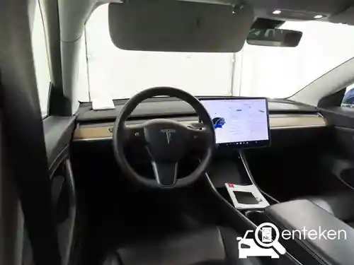 Tesla Model 3 Standard Range Plus 2020