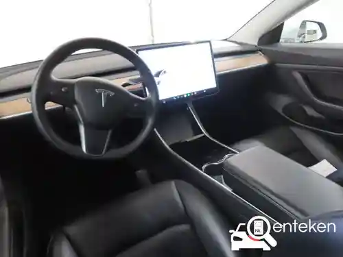 Tesla Model 3 Standard Range Plus 2020