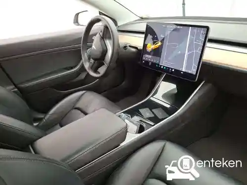 Tesla Model 3 Standard Range Plus 2020