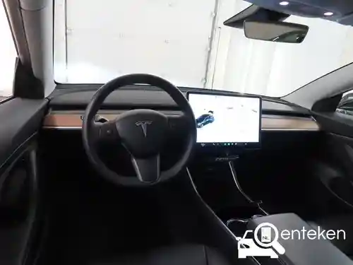 Tesla Model 3 Standard Range Plus 2020