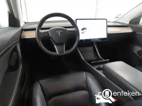Tesla Model 3 Standard Range Plus 2020