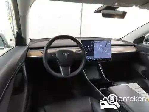 Tesla Model 3 Standard Range Plus 2020