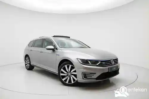 VW Passat Variant GTE 2015