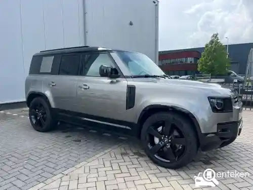 Land Rover Defender 110 P300e 2025