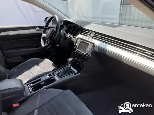 VW Passat Variant GTE 2015