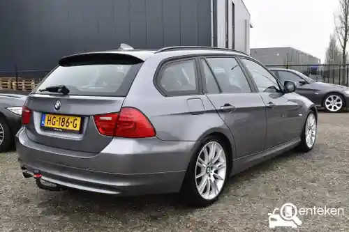 BMW 318i Touring 2011