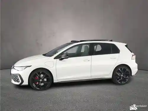 VW Golf 1.5 eHybrid 2025