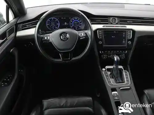 VW Passat Variant GTE 2015