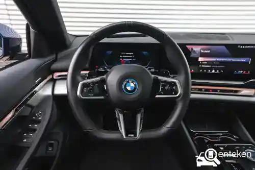 BMW 550e Touring 2025
