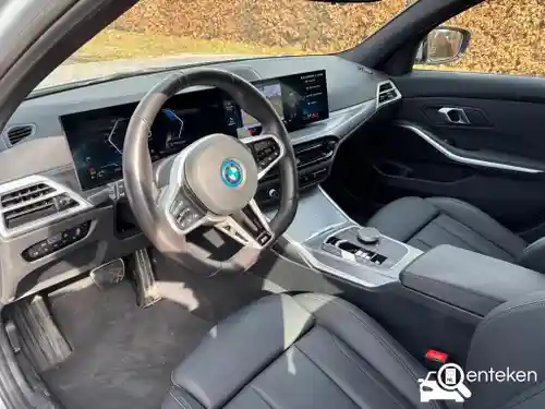 BMW 330e Touring 2025