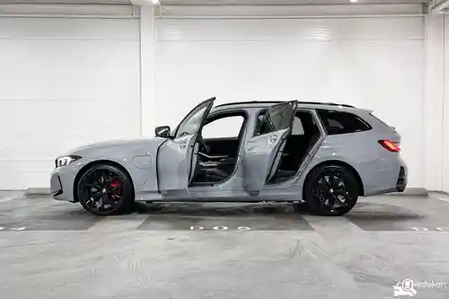 BMW 330e Touring 2025