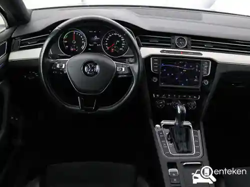 VW Passat Variant GTE 2015
