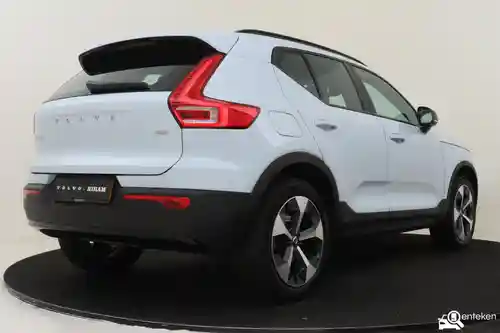Volvo XC40 B4 2025