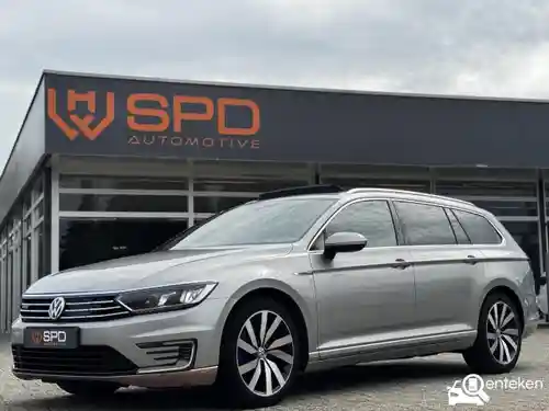 VW Passat Variant GTE 2015