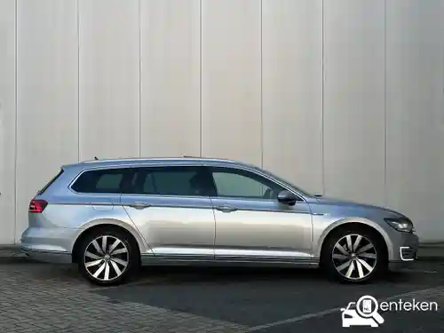 VW Passat Variant GTE 2015