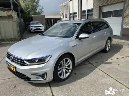 VW Passat Variant GTE 2015
