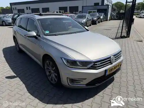 VW Passat Variant GTE 2015