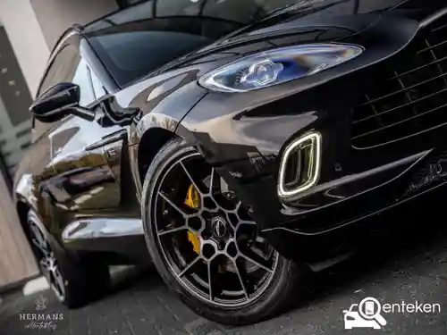 Aston Martin DBX 2020
