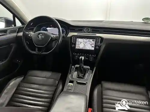 VW Passat Variant GTE 2015