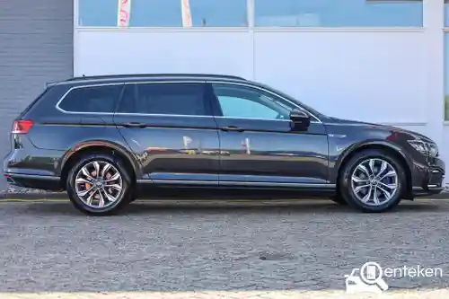 VW Passat Variant GTE 2021