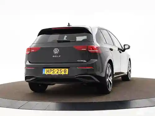 VW Golf 1.5 eHybrid 2025