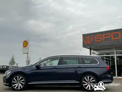 VW Passat Variant GTE 2015