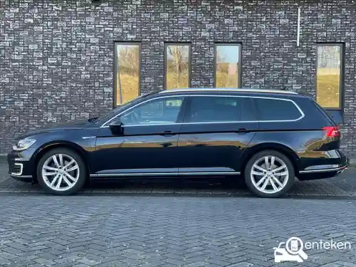 VW Passat Variant GTE 2015