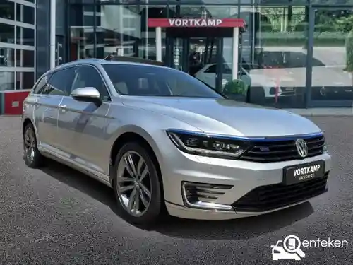 VW Passat Variant GTE 2015