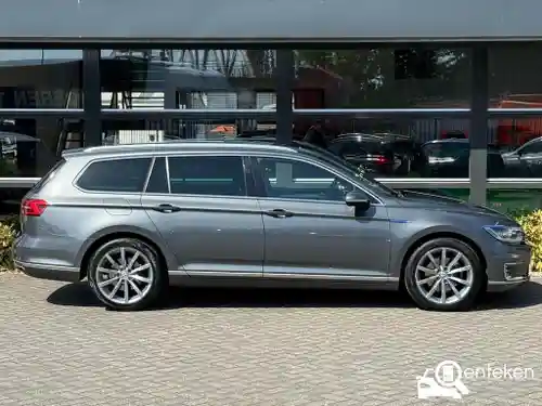 VW Passat Variant GTE 2015