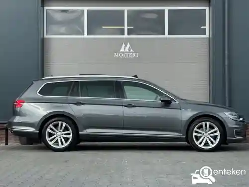 VW Passat Variant GTE 2015