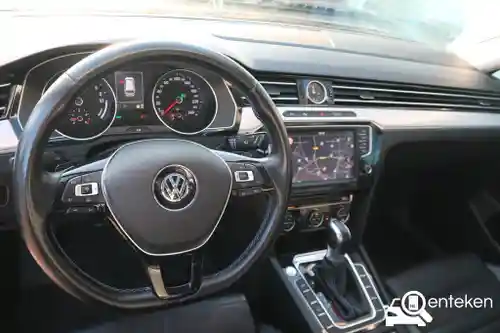 VW Passat Variant GTE 2015