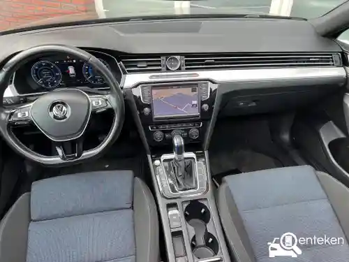 VW Passat Variant GTE 2015