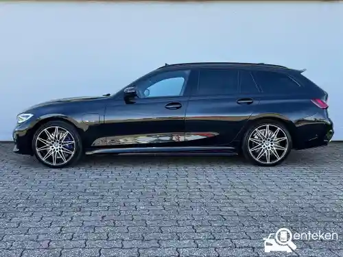 BMW 330e Touring 2021