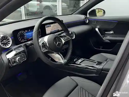 Mercedes-Benz A 180 2025