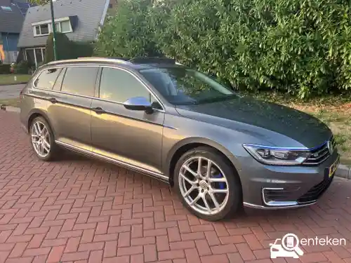 VW Passat Variant GTE 2015