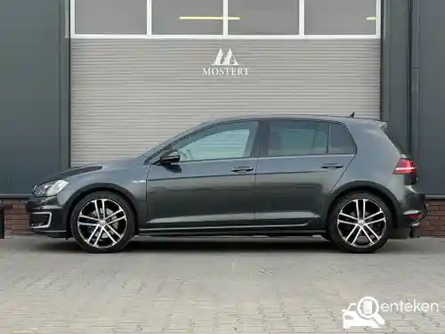 VW Golf GTE 2015
