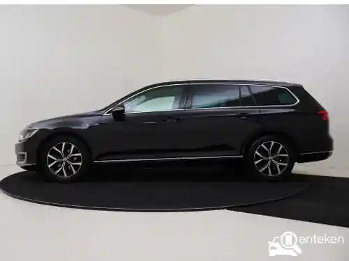VW Passat Variant GTE 2015
