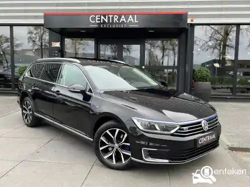 VW Passat Variant GTE 2015